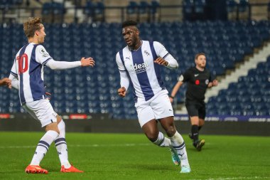 West Bromwich Albion 'dan 12 numaralı Daryl Dike, Premier League 2 U23 Batı Bromwich Albion U23 ile Nottingham ForestU 23 maçında 7 Kasım 202' de The Hawthorns, West Bromwich, Birleşik Krallık 'ta 1-2 kazanma golünü kutluyor.