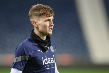 West Bromwich Albion 'dan Zac Ashworth # 26 Premier League 2 U23 karşılaşması öncesinde maç öncesi ısınma sırasında West Bromwich Albion U23 Nottingham ForestU 23' e karşı The Hawthorns, West Bromwich, İngiltere, 7 Kasım 202
