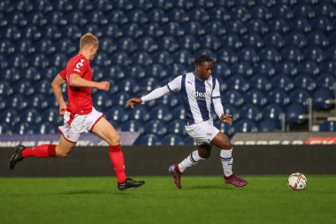 West Bromwich Albion takımından Reyes Cleary, Premier League 2 U23 maçında topla koşuyor. West Bromwich Albion U23 Nottingham ForestU 23 'e karşı, The Hawthorns, West Bromwich, İngiltere, 7 Kasım 202
