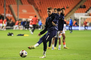 Blackpool 'dan Sonny Carey # 16, maç öncesi ısınma maçı sırasında Blackpool - Middlesbrough maçı, Bloomfield Road, Blackpool, İngiltere, 8 Kasım 202