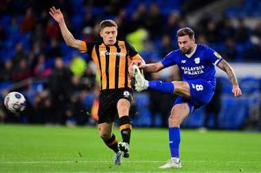 8. Hull City takımından Greg Docherty Cardiff City 'nin Cardiff City Stadyumu' nda 8 Kasım 202 'de oynanan Sky Bet Şampiyonası maçında Joe Ralls # 8.