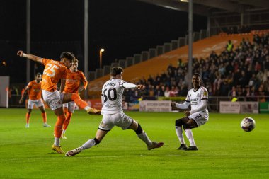Blackpool 'dan Theo Corbeanu 8 Kasım 202' de Bloomfield Road, Blackpool 'da oynanan Blackpool-Middlesbrough maçında gol atarken görülüyor.