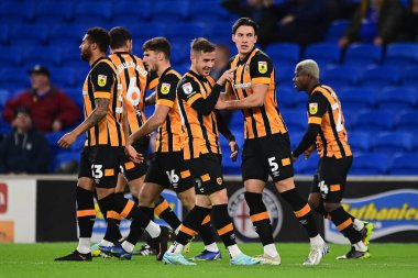 Hull City 'den Dimitris Pelkas, 8 Kasım 202' de Cardiff City, Cardiff City 'deki Cardiff City-Hull City maçında kendi tarafının açılış golünü atmasını kutluyor.