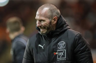 Blackpool 'un Michael Appleton teknik direktörü Middlesbrough' un 29 numaralı Chuba Akpom 'u Blackpool Middlesbrough' a karşı oynanan 8 Kasım 2022 'de oynanan Gökyüzü İddia Şampiyonası maçında Boros' un üçüncü golünü atıyor.