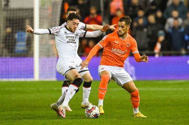Blackpool 'dan Jerry Yates # 9 ve Hayden Hackney # 30 Middlesbrough Gök İddia Şampiyonası maçı sırasında Blackpool Middlesbrough' a karşı Bloomfield Road, Blackpool, Birleşik Krallık, 8 Kasım 202