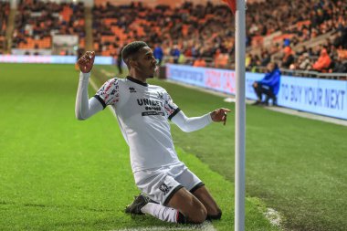 Middlesbrough 'dan Isaiah Jones 8 Kasım 202' de Bloomfield Road, Blackpool 'da oynanan Blackpool-Middlesbrough maçında 0-1' lik galibiyet golünü kutluyor.