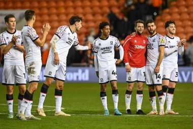 Middlesbrough oyuncuları, 8 Kasım 202 'de Bloomfield Road, Blackpool' da oynanan Blackpool-Middlesbrough maçının sonunda taraftarları alkışlıyor.