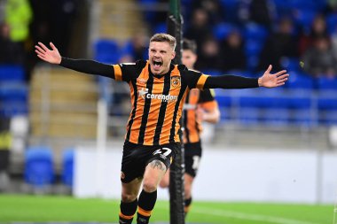 Hull City 'den Regan Slater, 8 Kasım 202' de Cardiff City, Cardiff City Stadyumu 'nda oynanan Sky Bet Şampiyonası maçında takımının üçüncü golünü atmasını kutluyor.