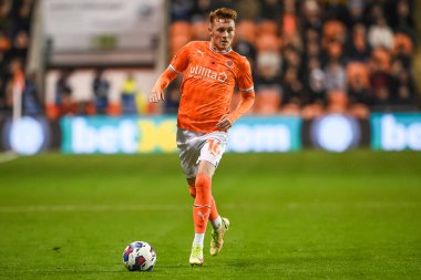Blackpool 'dan Sonny Carey # 16, 8 Kasım 202' de Bloomfield Road, Blackpool 'da oynanan Blackpool-Middlesbrough maçında oyunda.