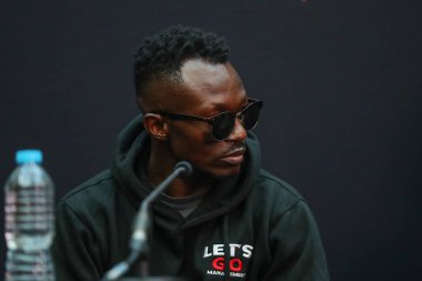 Thomas Essomba, 9 Kasım 202 'de Meadowhall, Sheffield, İngiltere' de Sunny Edwards 'a karşı Felix Alvarado davasında basın toplantısı düzenledi.