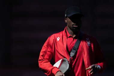 Nottingham Ormanı 'ndan 24 numaralı Serge Aurier 9 Kasım 202' de Nottingham Forest ile Tottenham Hotspur arasındaki Carabao Kupası üçüncü tur karşılaşmasından önce geldi.