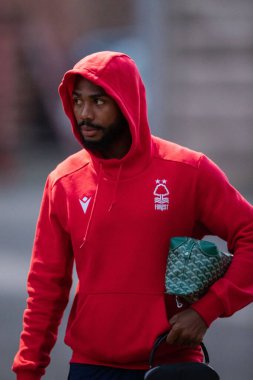 Nottingham Ormanı 'ndan Emmanuel Dennis # 25. Carabao Kupası 3. tur karşılaşmasından önce Nottingham Ormanı Tottenham Hotspur' a karşı 9 Kasım 202 'de Nottingham, İngiltere' de geldi.