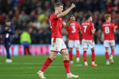 Nottingham Ormanı 'ndan Ryan Yates, 9 Kasım 202' de Nottingham City Ground, Nottingham, İngiltere 'de oynanan Carabao Kupası üçüncü tur karşılaşmasında takımının kazanmasını kutluyor.