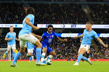 Chelsea 'li 17 numaralı Raheem Sterling, 9 Kasım 202' de Etihad Stadyumu 'nda oynanan Carabao Kupası Üçüncü Raund karşılaşmasında Chelsea' ye karşı.