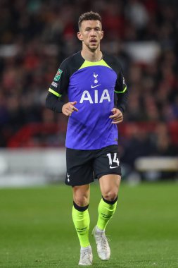 Tottenham Hotspur 'dan İvan Perii # 14 Carabao Kupası 3. tur karşılaşmasında Nottingham Ormanı Tottenham Hotspur' a karşı 9 Kasım 2022 'de Nottingham, İngiltere' de