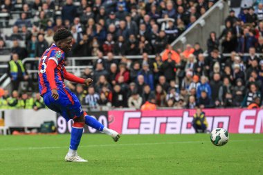Kristal Saray 'dan Malcolm Ebiowei 23 numara penaltı aldı ama Newcastle United' ın 22 numarası Nick Pope tarafından 9 Kasım 202 'de St. James' s Park, Newcastle 'daki Newcastle United-Crystal Palace maçında kurtarıldı.