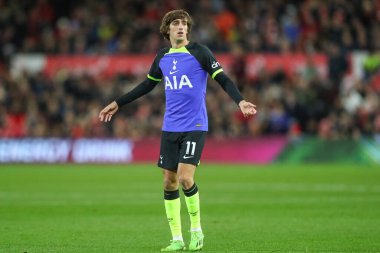 Tottenham Hotspur 'dan Bryan Gil # 11 Carabao Kupası üçüncü tur karşılaşmasında Nottingham Ormanı Tottenham Hotspur' a karşı 9 Kasım 202 'de Nottingham, İngiltere' de