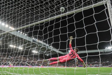 Kristal Saray 'dan Sam Johnstone 9 Kasım 2022' de, Newcastle, İngiltere 'deki St. James' s Park, Newcastle 'da oynanan Carabao Kupası üçüncü tur karşılaşmasında Bruno Guimares' i kurtardı.