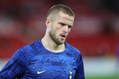 Tottenham Hotspur 'dan Eric Dier 9 Kasım 202' de Nottingham Forest 'a karşı Tottenham Hotspur' da oynanan Carabao Kupası üçüncü tur karşılaşması öncesinde ısınma turunda