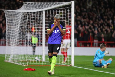 Tottenham Hotspur 'dan 9 numaralı Richarlison, 9 Kasım 202' de Nottingham Forest ile Tottenham Hotspur arasında oynanan Carabao Kupası üçüncü tur karşılaşmasında ofsayt yapmaya karar verildikten sonra üzgün görünüyor.