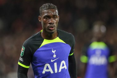 Tottenham Hotspur 'dan Yves Bissouma # 38 Carabao Kupası üçüncü tur karşılaşmasında Nottingham Forest Tottenham Hotspur' a karşı 9 Kasım 202 'de City Ground, Nottingham, İngiltere