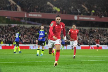 Nottingham Ormanı 'ndan Renan Lodi # 32, 9 Kasım 202' de Nottingham Forest 'a karşı Tottenham Hotspur' da oynanan Carabao Kupası üçüncü tur karşılaşmasını kutluyor.