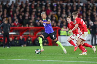 Tottenham Hotspur 'dan 9 numaralı Richarlison, 9 Kasım 202' de Nottingham Forest 'a karşı Tottenham Hotspur' da oynanan Carabao Kupası üçüncü tur karşılaşmasında topla koşuyor.