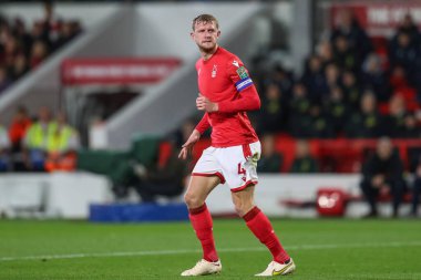Nottingham Ormanı 'ndan Joe Worrall # 4. Carabao Kupası 3. tur karşılaşmasında Nottingham Ormanı Tottenham Hotspur' a karşı 9 Kasım 202 'de City Ground, Nottingham, İngiltere
