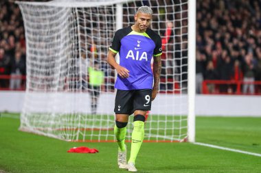 Tottenham Hotspur 'dan 9 numaralı Richarlison, 9 Kasım 202' de Nottingham 'ın Nottingham, İngiltere' de oynadığı Carabao Kupası üçüncü tur karşılaşmasında ofsayt için elendikten sonra üzgün görünüyor.