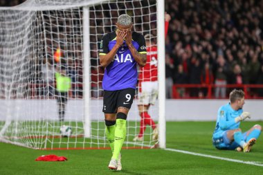 Tottenham Hotspur 'dan 9 numaralı Richarlison, 9 Kasım 202' de Nottingham 'ın Nottingham, İngiltere' de oynadığı Carabao Kupası üçüncü tur karşılaşmasında ofsayt için elendikten sonra üzgün görünüyor.