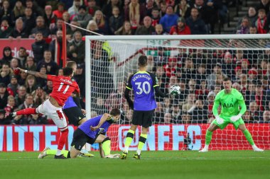 Nottingham Ormanından Jesse Lingard 'ın 9 Kasım 202' de Nottingham City Ground, Nottingham, İngiltere 'de oynanan Carabao Kupası üçüncü tur karşılaşmasında gol atma şansı var.