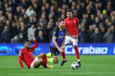 Tottenham Hotspur 'dan Pierre-Emile Hjbjerg # 5, Nottingham Ormanı' ndan Renan Lodi # 32 tarafından 9 Kasım 2022 'de Nottingham City Ground, Nottingham' da oynanan Nottingham Ormanı üçüncü tur karşılaşmasında faul yaptı.