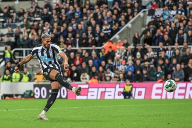 Newcastle United 'tan Joelinton # 7 penaltısını 9 Kasım 202' de, Newcastle, İngiltere 'deki St. James' s Park 'ta oynanan Carabao Cup Üçüncü Raund karşılaşmasında aldı.