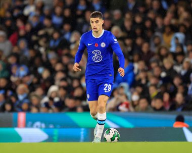 Chelsea 'li Kai Havertz # 29 numara 9 Kasım 202 tarihinde Etihad Stadyumu' nda oynanan Carabao Kupası Üçüncü Raundda topu kontrol ediyor.