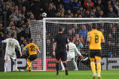 Leeds United 'ın 22 numarası Joel Robles, 9 Kasım 202' de Wolverhampton Wanderers - Leeds United maçında Wolverhampton Wanderers maçında Connor Ronan 'dan kurtarıyor.