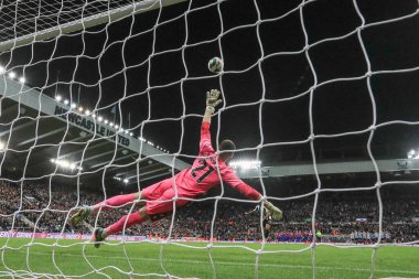 Kristal Saray 'dan Sam Johnstone 9 Kasım 2022' de, Newcastle, İngiltere 'deki St. James' s Park, Newcastle 'da oynanan Carabao Kupası üçüncü tur karşılaşmasında Bruno Guimares' i kurtardı.