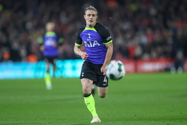 Oliver Skipp Tottenham Hotspur Biegnie Piłką Podczas Trzeciej Rundy Meczu — Zdjęcie stockowe