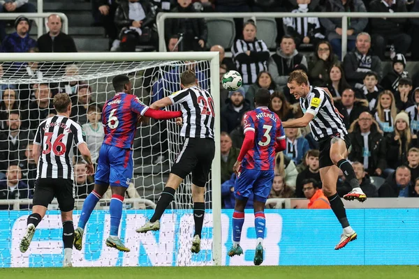 Dan Burn Newcastle United Heads Goal Saved Carabao Cup Third — Stock Photo, Image