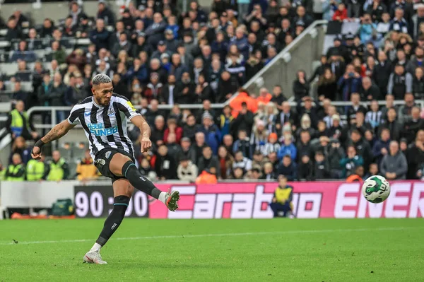 Joelinton Newcastle United Scores His Penalty Carabao Cup Third Match — Stock Photo, Image