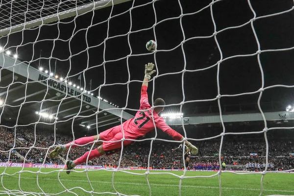 Sam Johnstone Crystal Palace Salva Bruno Guimares Newcastle Uniteds Penalità — Foto Stock