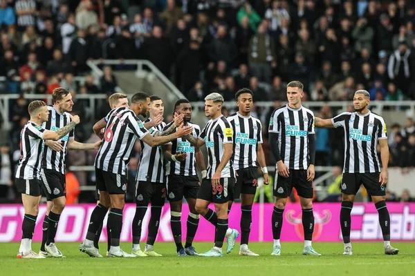 Bruno Guimares Newcastle Uniteds Team Mates Shakes His Hand Guimares — Stock Photo, Image