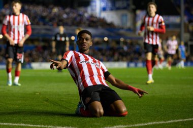Sunderland 'lı Amad Diallo, 11 Kasım 202' de Birmingham City, Birmingham, İngiltere 'de Sunderland' a karşı oynadığı Gökyüzü İddia Şampiyonası maçında gol atmasını kutluyor.