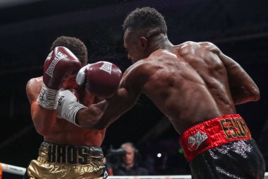 Thomas Essomba, 11 Kasım 202 'de Utilita Arena, Sheffield, İngiltere' de oynanan Sunny Edwards - Felix Alvarado maçında Thomas Essomba 'ya karşı Marcel Braithwaite maçında sol kroşe indirdi.