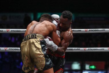 Thomas Essomba, 11 Kasım 202 'de Utilita Arena, Sheffield, İngiltere' de oynanan Sunny Edwards ve Felix Alvarado davasında Marcel Braithwaite 'a karşı yapılan maçta vücut atışı yaptı.