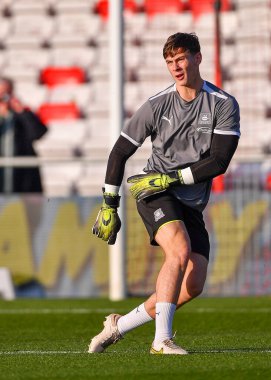 Plymouth Argyle kalecisi Michael Cooper (1), 12 Kasım 202 tarihinde Gelder Group Sincil Bank Stadyumu 'nda oynanan 1.