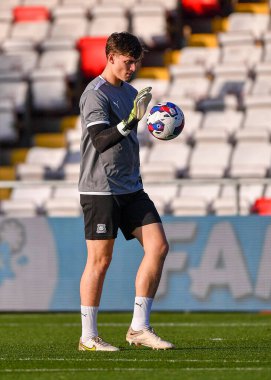 Plymouth Argyle kalecisi Michael Cooper (1), 12 Kasım 202 tarihinde Gelder Group Sincil Bank Stadyumu 'nda oynanan 1.