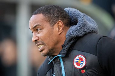 12 Kasım 202 'de Hull City, Hull, İngiltere' deki MKM Stadyumu 'nda oynanan Sky Bet Şampiyonası maçında Paul Ince Reading' in kederli bir yöneticisi.