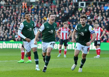 GoAL Plymouth Argyle orta saha oyuncusu Adam Randell (20), 12 Kasım 202 tarihinde Gelder Group Sincil Bank Stadyumu 'nda oynanan ve Lincoln City' nin Plymouth Argyle 'a karşı oynadığı Sky Bet 1 maçında 0-1 kazanma golünü kutluyor.