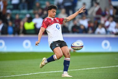 İngiltere 'den Marcus Smith, 12 Kasım 202' de Twickenham Stadyumu 'nda oynanan Uluslararası Sonbahar karşılaşması öncesi ısınma maçında İngiltere ile Japonya karşı karşıya geldi.