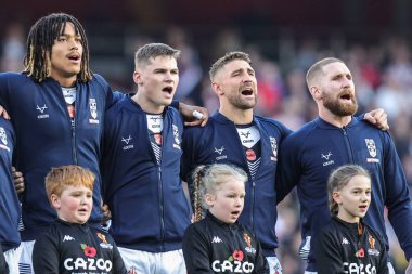 İngiltere 'den Dom Young, İngiltere' den Jack Welsby, İngiltere 'den Tommy Makinson ve İngiltere' den Sam Tomkins Rugby Ligi Dünya Kupası 2021 Dünya Kupası 'nda milli marşı söylüyorlar.